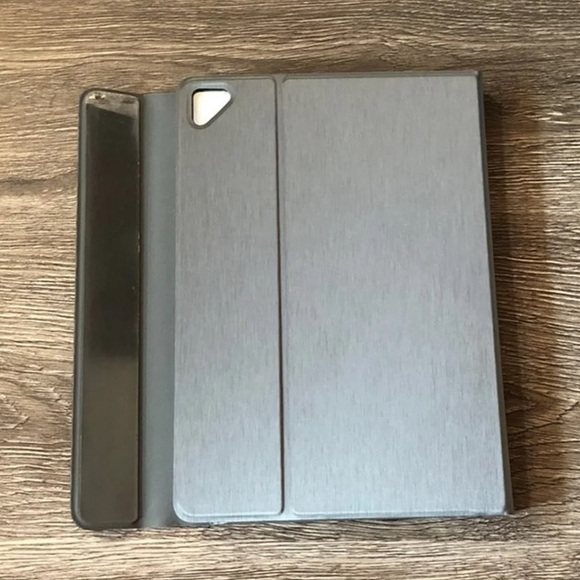 Tablet Keyboard Case - Picture 3 of 7